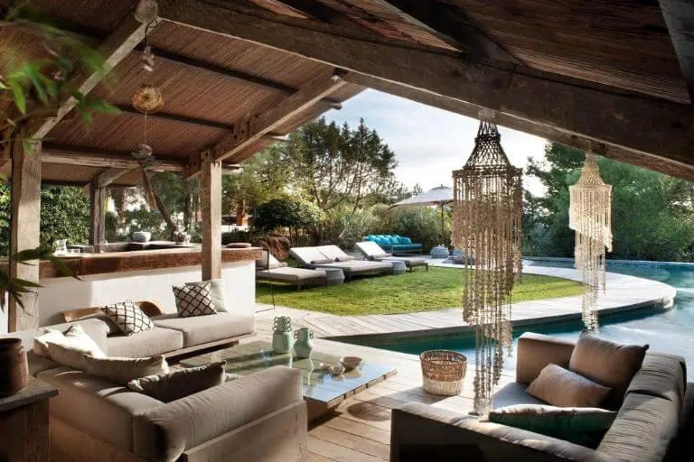 Transform Your Outdoor Living Spaces into Stunning Retreats